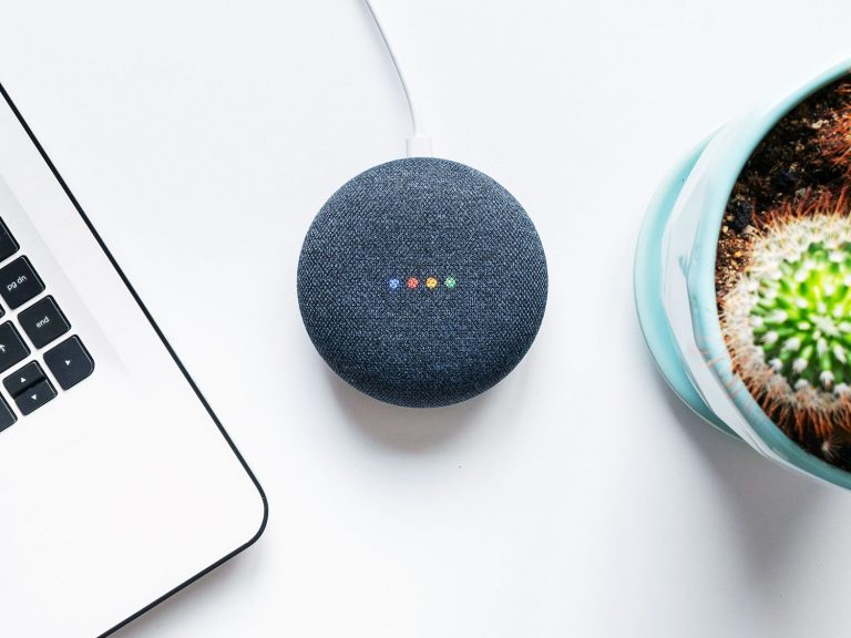 Gear-Google_Home_Mini-1075969846-w